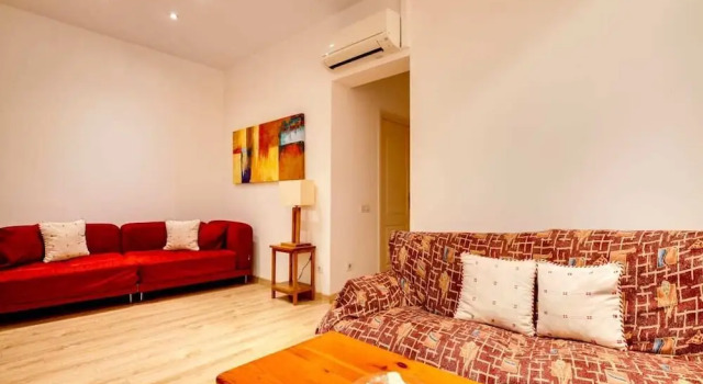 Joyful 2 Bed in the fantastic Sant Antoni area, Забронировать Отель Эшампле Барселона, рядом с Парк скульптур