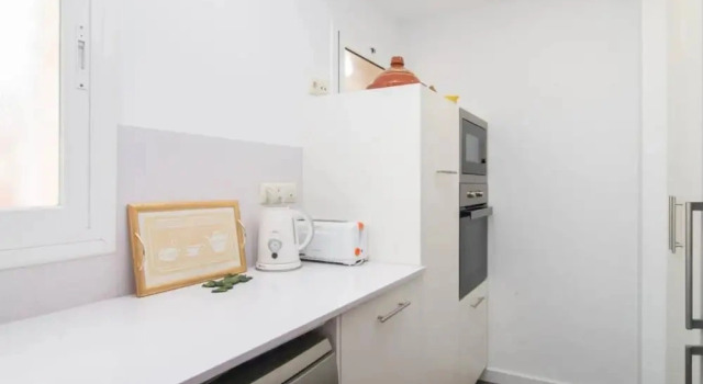 Коттедж Sunny Apartment 3 Blocks to the Beach