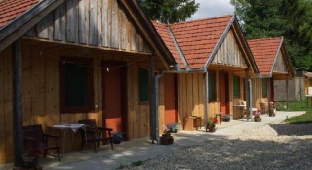 Fazekas Vendégház és Kemping, Réserver Camping Camping et glamping à Western Transdanubia, Camping