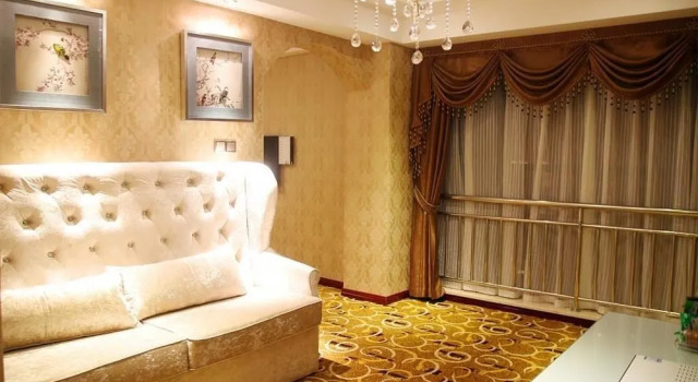 Fuling Xiduo Hotel, Book Hotel Hoteller i Fuling med parkering, Parkering