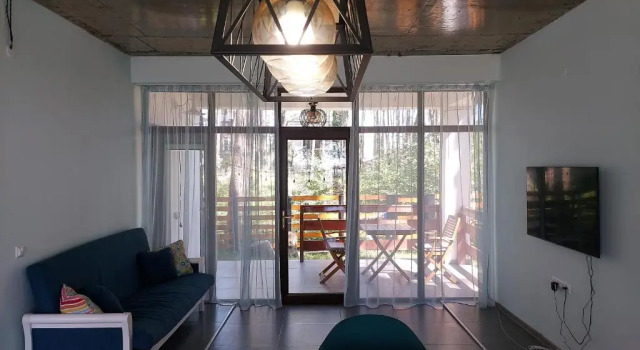Beachfront 4-bedroom home in Kaprovani pine forest