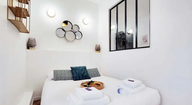 Chic Apartment in Paris for Couple, Забронировать Апартаменты/квартира Париж Иль-де-Франс, рядом с Бузенваль