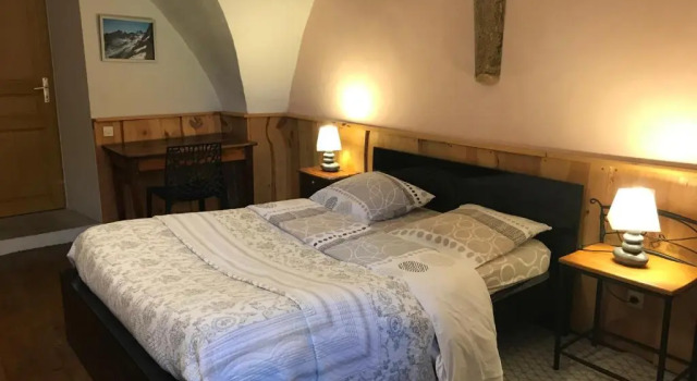 Апартаменты Le Rocher des Ducs, Chambres dhôtes, parking privé, abris motos