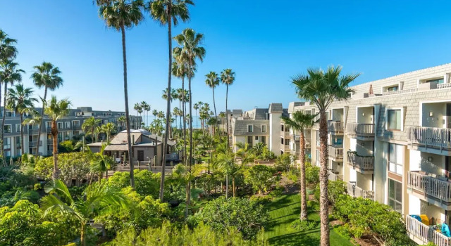 Pacific Palms, Забронировать Отель Отели Оушенсайд 3 звезды, рядом с Пляж Оушенсайд, 3*