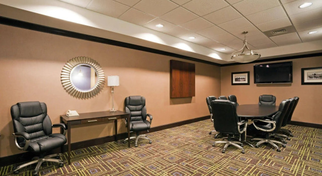 Holiday Inn Express Hotel & Suites Opelika Auburn, จอง โรงแรม ออเบิร์น แอละแบมา