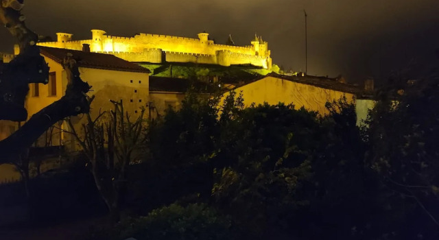 La Villa Carcassonne, Cité 8 min à pieds, Clim, Piscine, Full Wifi, Borne 7,5kW, Vélo élect, Parking privé, Réserver Villa Hôtels à Carcassonne avec parking, Parking