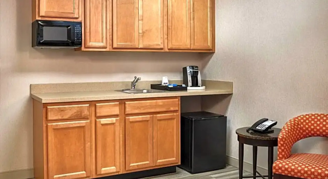Номер Premium Hampton Inn Boston Logan Airport