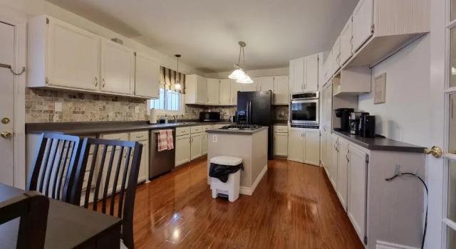 Коттедж с 3 комнатами Luxurious Pool Cottage