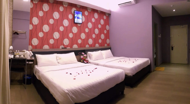 Четырёхместный семейный номер Standard Hotel Golden View Nilai