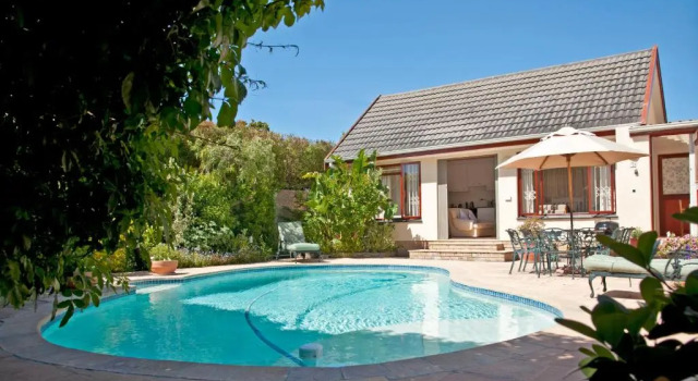 Pinoak Cottage Constantia, Забронировать Дом для отпуска Коттеджи Константия, рядом с Constantia Village, Коттедж