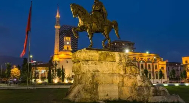 Studio Silva, Забронировать Отель Недорогие отели Тираны, рядом с Skanderbeg Square, недорого