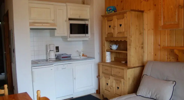 Шале Comfort с 2 комнатами с балконом 4-6 Pers. Holiday Appartment Near Center of Champagny