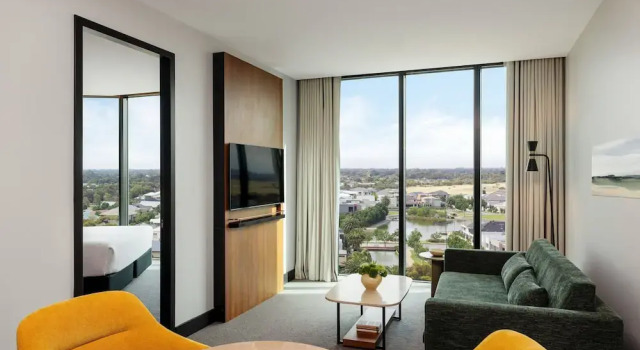 Люкс Crowne Plaza Adelaide Mawson Lakes by IHG