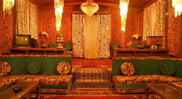 De Laila House Boat by Sterling