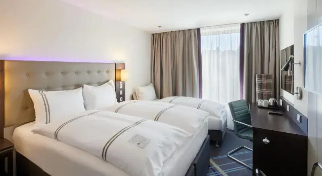 Трёхместный номер Standard Premier Inn Hamburg City Centre