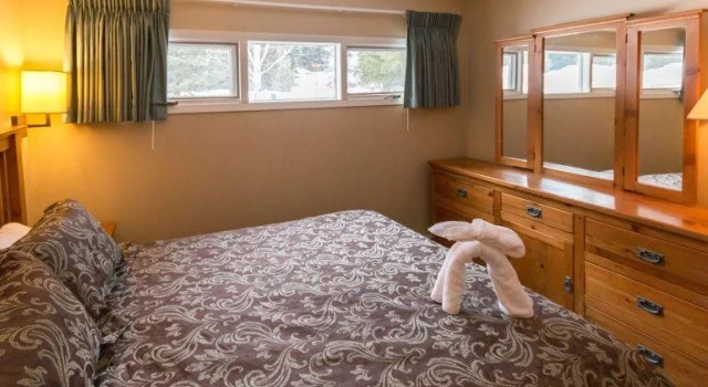 Horsethief Lodge, Prenota Hotel Panorama Columbia Britannica