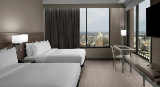 Четырёхместный номер Standard AC Hotel by Marriott San Antonio Riverwalk