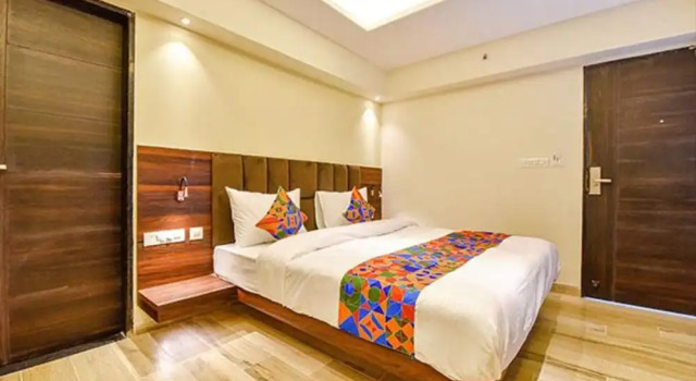 Номер Premium Fabhotel Prime Pink City Park