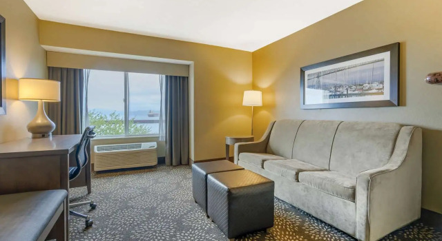 Двухместный люкс с видом на реку Best Western Columbia River Waterfront Hotel Astoria