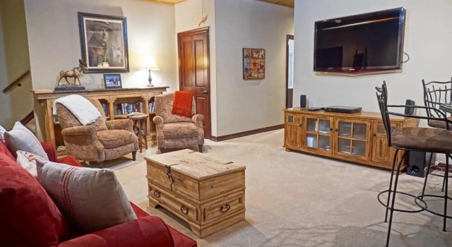 2095 Vermont Rd W Plus - 6 Br Home