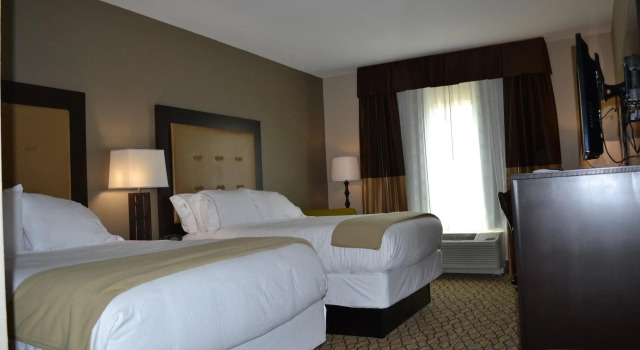 Люкс Deluxe Holiday Inn Express St Joseph