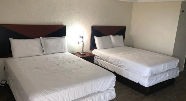 Petersburg VA Hotel, Забронировать Отель Питерсберг Виргиния, рядом с Фермерский банк