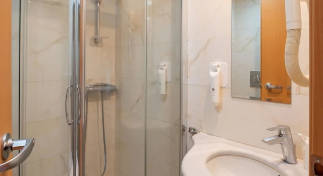 Трёхместный номер Standard с балконом Maritina Hotel