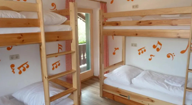Кровать в общем номере Alpking Hostel