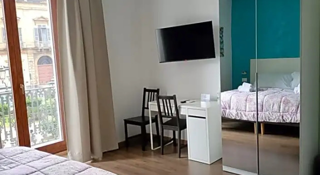 Luxury B&B Iolanda, Забронировать Отель «постель и завтрак» Катания Сицилия, рядом с Italia Metro Station