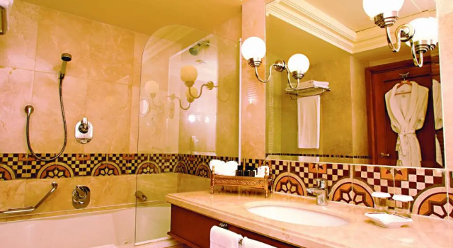 Полулюкс Warwick Palm Beach Hotel
