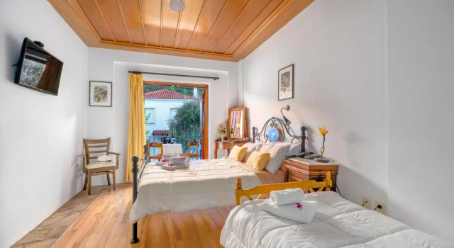 Трёхместный номер Standard с видом на сад Hotel PARALIAKO Kyparissi