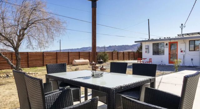 Коттедж Walpi Ranch - Joshua Tree Getaway W/ Hot Tub, Fire Pit & Bbq! 3 Bedroom Home by RedAwning