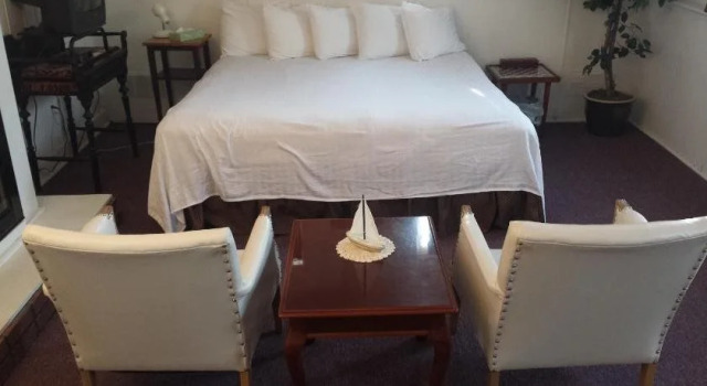 Harbor Haus Inn & Suites, Book Hotel Hermann Missouri