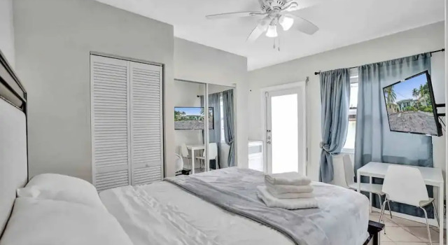 Palm Lined Oasis Walk To Beach, Забронировать Вилла Виллы Голливуд-Бич, Вилла