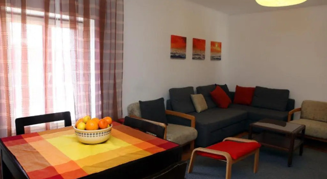 Spacious Piran Central Apartment for 5 Pax BG