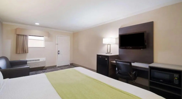 Люкс SureStay Hotel by Best Western Rockdale