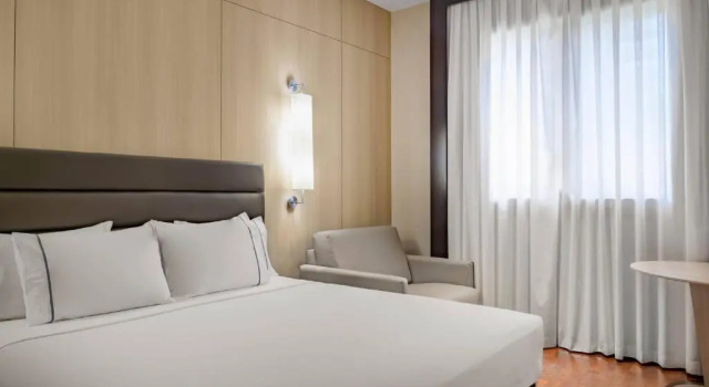 Двухместный номер Standard AC Hotel Valencia by Marriott
