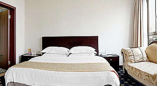 Golden Bridge Holiday Hotel, Book Hotel Hoteller i Suzhou med parkering, Parkering