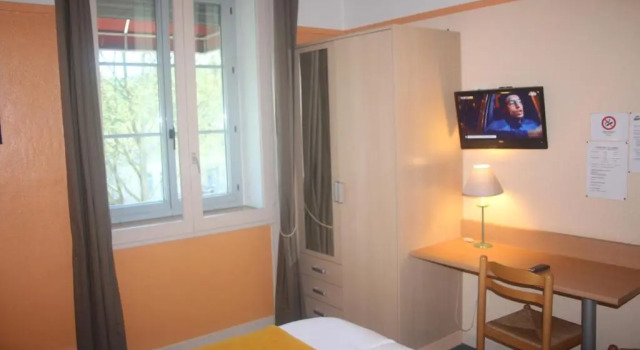Двухместный номер Standard Hôtel Terminus - Pizzeria Pizza gogo - salle de sport - face à la gare
