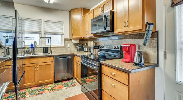 Коттедж 7 Mi to Dtwn Denver: Pet-friendly Home w/ Yard