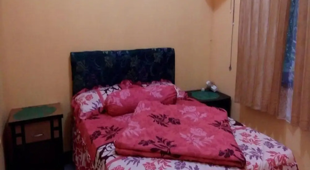 2 makuuhuonetta Villa Kota Bunga F