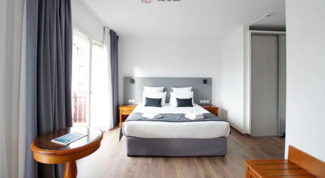 Двухместный номер Standard с балконом Hotel Le Bourgogne