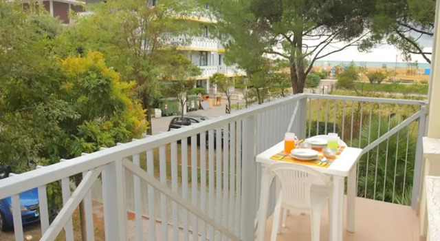 Two- Bedroom Flat With sea View in Bibione, Prenota Appartamento Hotel a Veneto con parcheggio, Parcheggio
