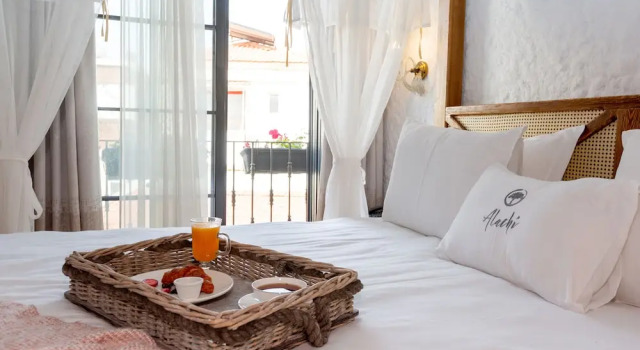 Номер Deluxe с красивым видом из окна Alachi Hotel