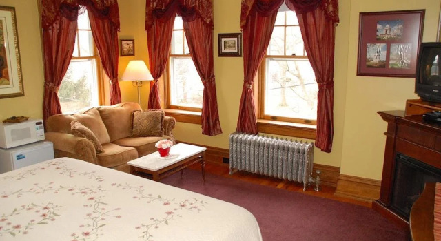 Keystone Inn Bed and Breakfast, Забронировать Отель Отели Backbone Mountain с парковкой, Парковка