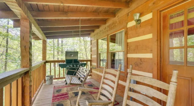 Коттедж Covered Deck and Hot Tub Cozy Gatlinburg Cabin