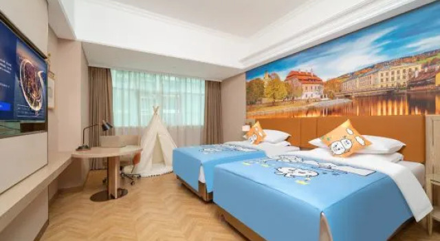 Тент Vienna Hotel (Longhua Yicheng Center Sam Branch))