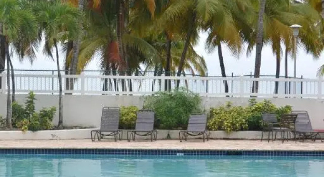 Cozy Beachfront Studio, Rezervovat Hotel Hotely v San Juan s bazénem, Bazén