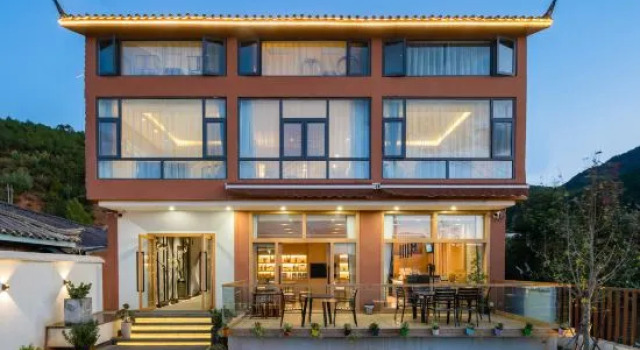 Lugu Lake Scenic Area Luoyin Cultural Homestay, Prenota Hotel Hotel a Lijiang con parcheggio, Parcheggio