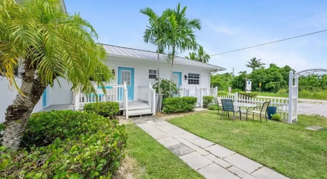 Студия 13 Queen Size Bedroom Near the Beach Pet Friendly